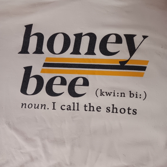 Papaya Cropped Drawstring "Honey Bee" Graphic Hoodie (M/L) - Picture 2 of 9